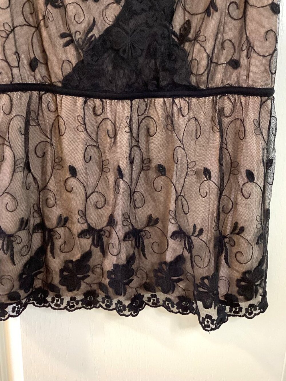 Ricki's Women's Black Lace Sleeveless Top Blouse Size L V-Neck - Picture 2 of 7